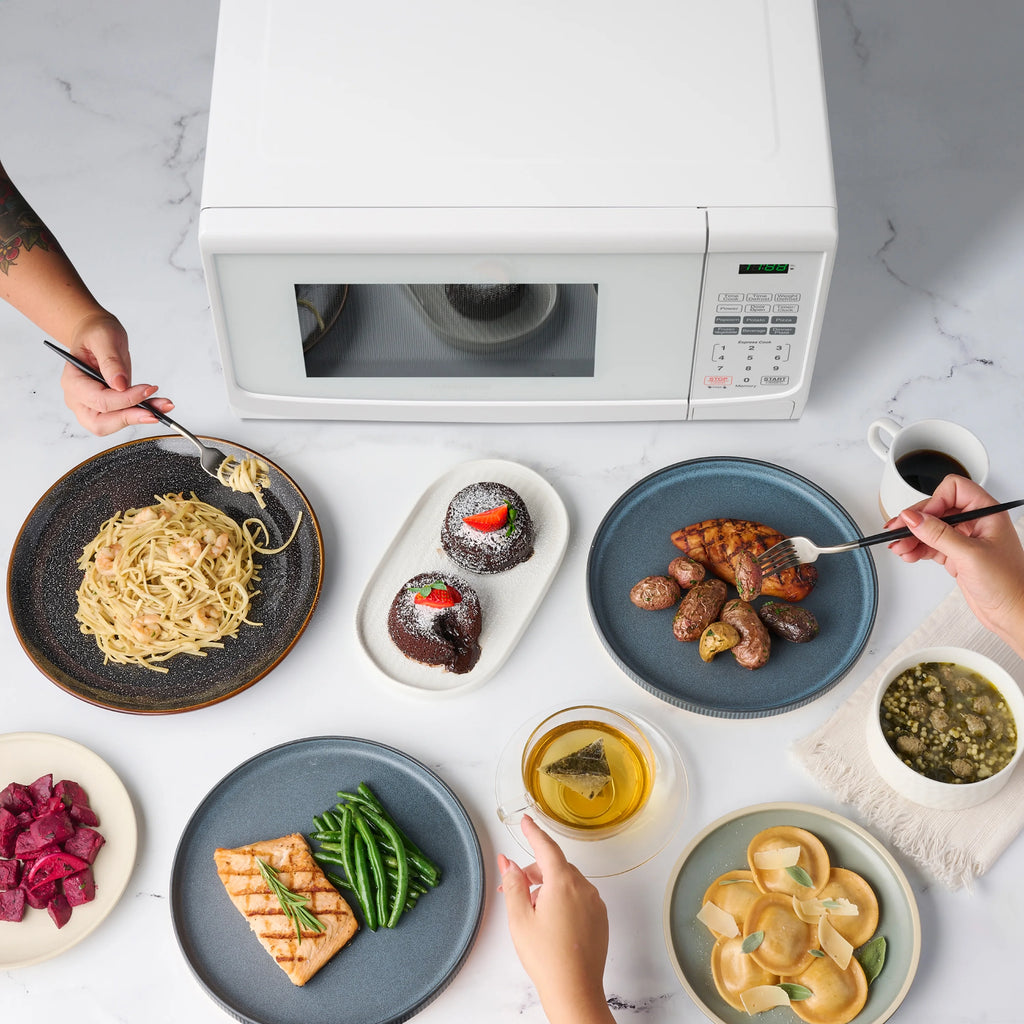 Farberware Classic 0.9 Cu. Ft 900-Watt Microwave Oven, Stainless Steel
