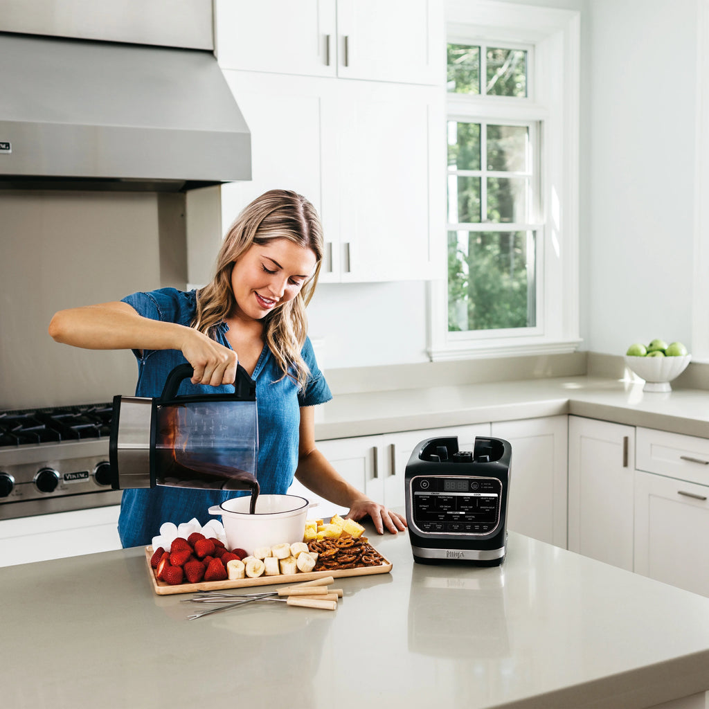 Ninja Foody Cold & Hot Cook Hot Soups, Sauces and Dips Blender with 1400 Peak Watts to Crush Frozen Drinks & Smoothies Nonstick Glass Pitcher (HB152), 64 oz, Black