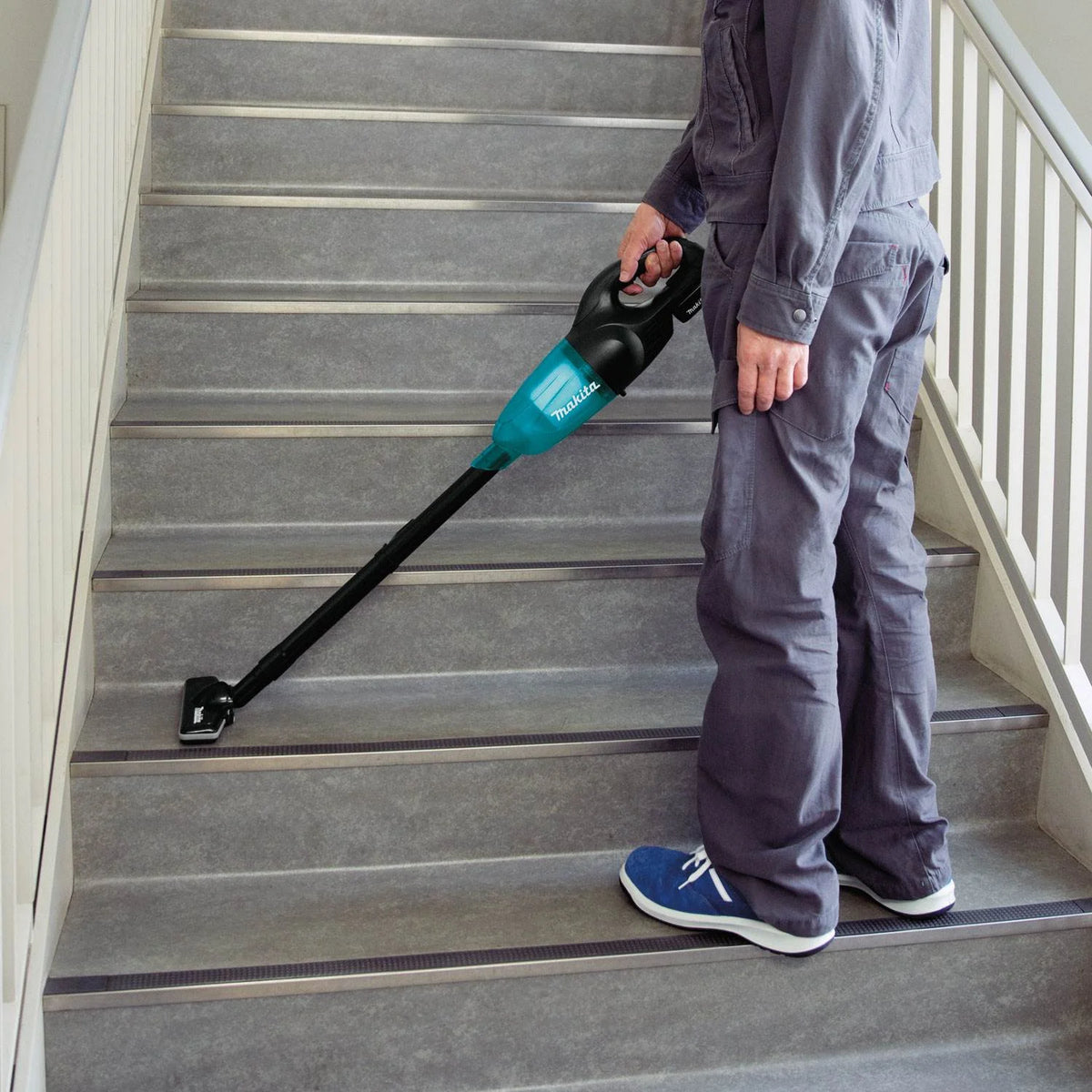 Makita 18 Volt LXT Lithium Ion Compact Cordless Lightweight Vacuum Kit 2.0Ah