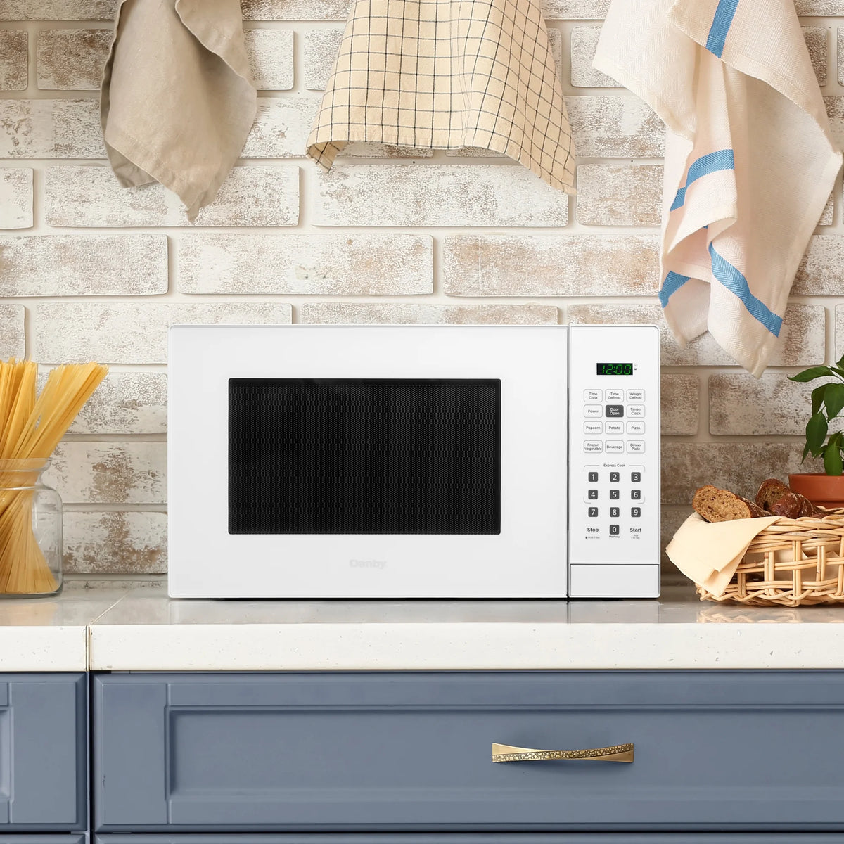 Danby 1.1 cu. ft. Countertop Microwave in White (DBMW1121BWW)
