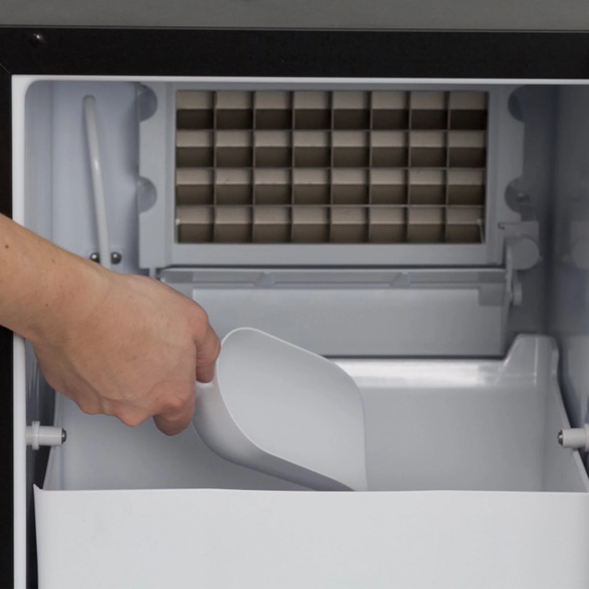 Avanti ELITE Built-in or Freestanding Ice Maker, 15", in Stainless Steel (IME49U3S-IS)