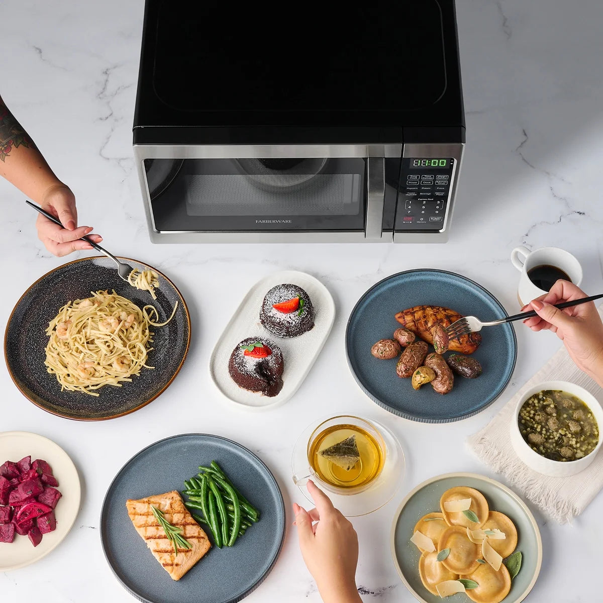 Farberware 1.1 Cu. Ft. 1000-Watt Compact Microwave Oven, Black