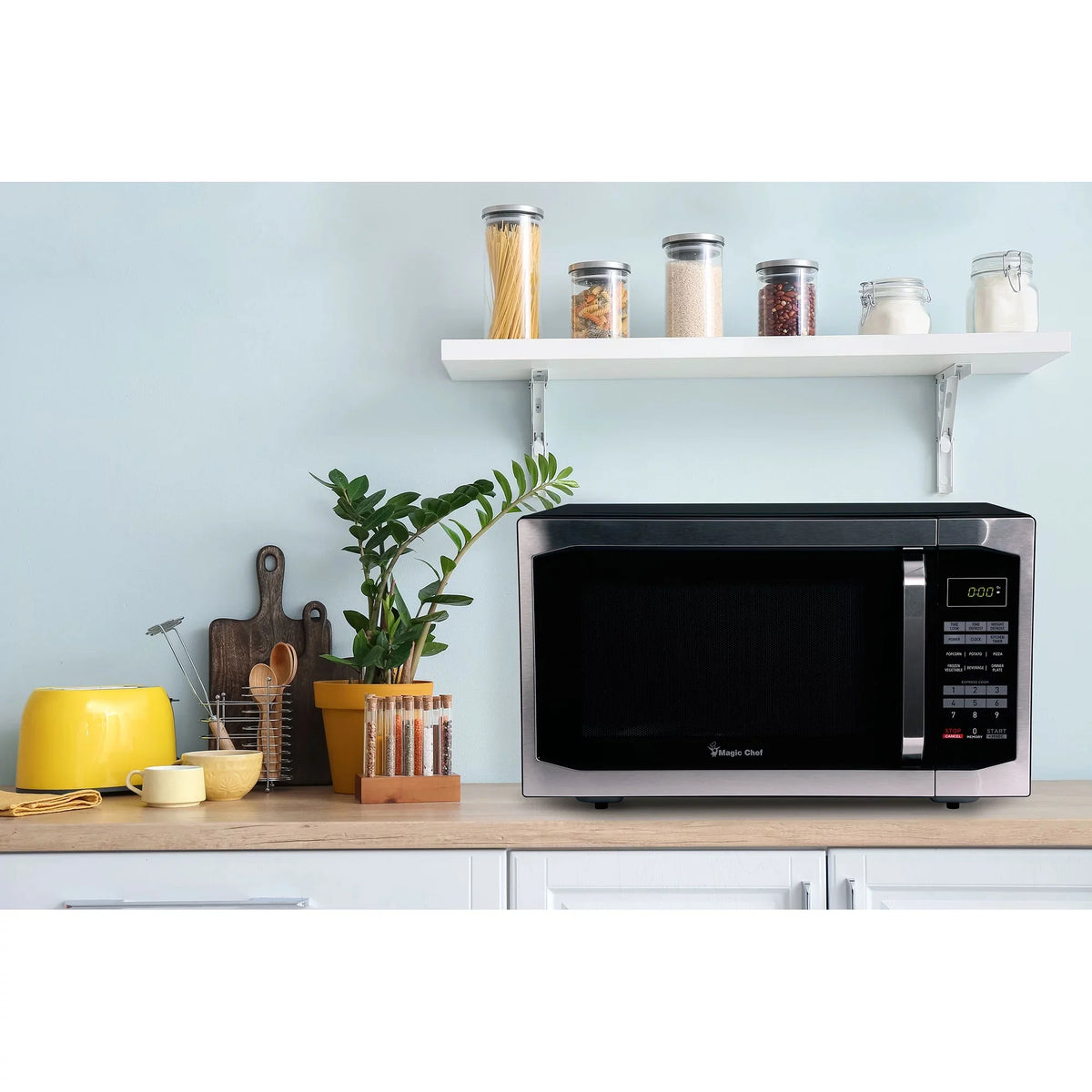 Magic Chef 1.6 Cu. ft. 1100W Countertop Microwave Oven with Push-Button Door in Black, New