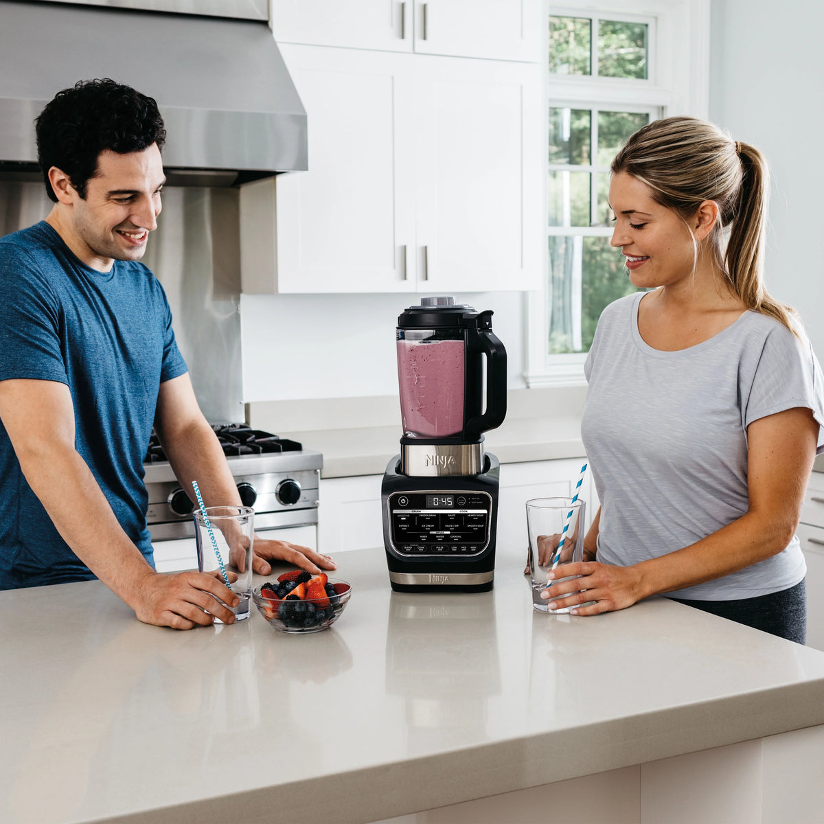 Ninja Foody Cold & Hot Cook Hot Soups, Sauces and Dips Blender with 1400 Peak Watts to Crush Frozen Drinks & Smoothies Nonstick Glass Pitcher (HB152), 64 oz, Black