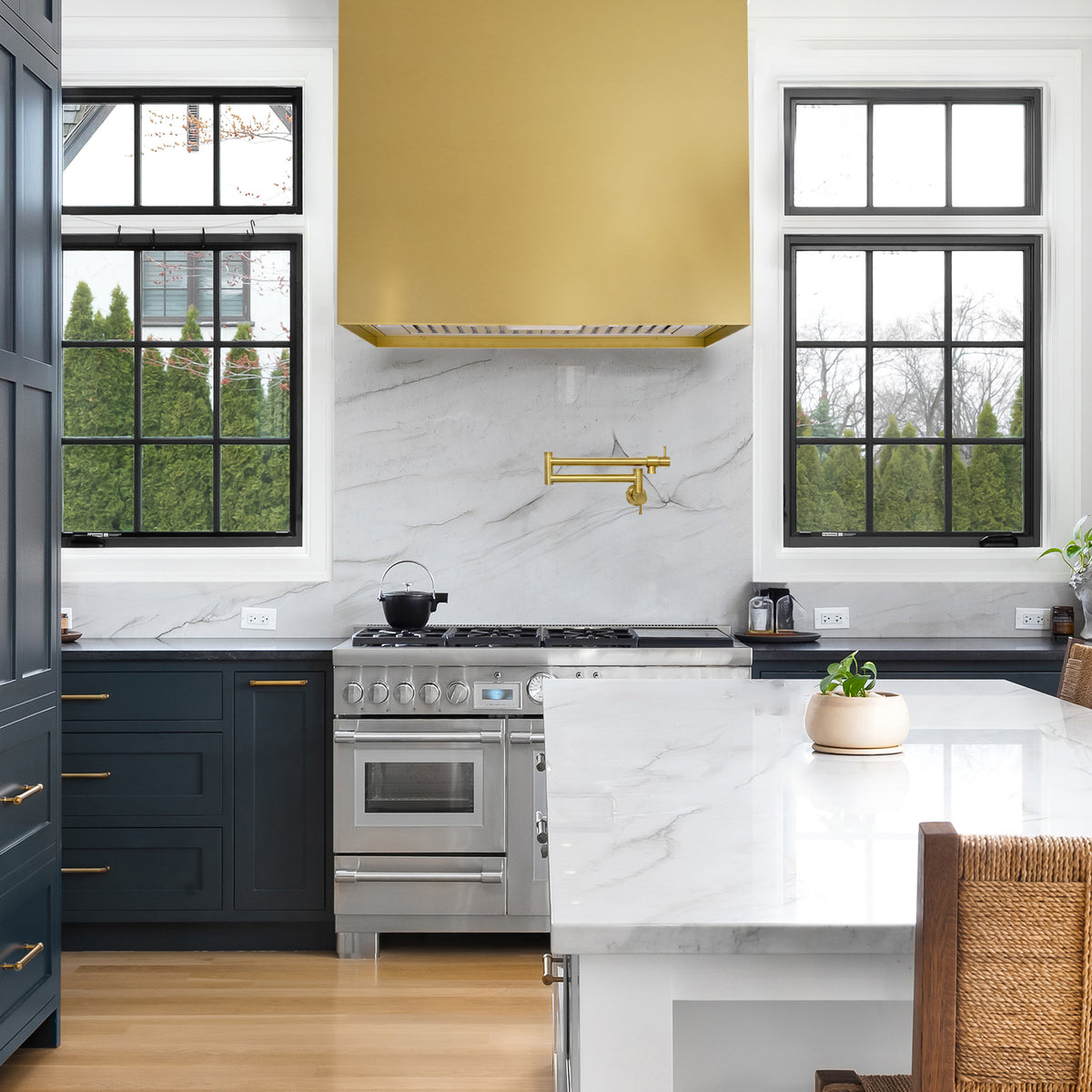 Akicon Stainless Steel Range Hood, Modern Box Kitchen Hood with Powerful Vent Motor, Wall Mount, 30��W*30��H*14D, Signal White