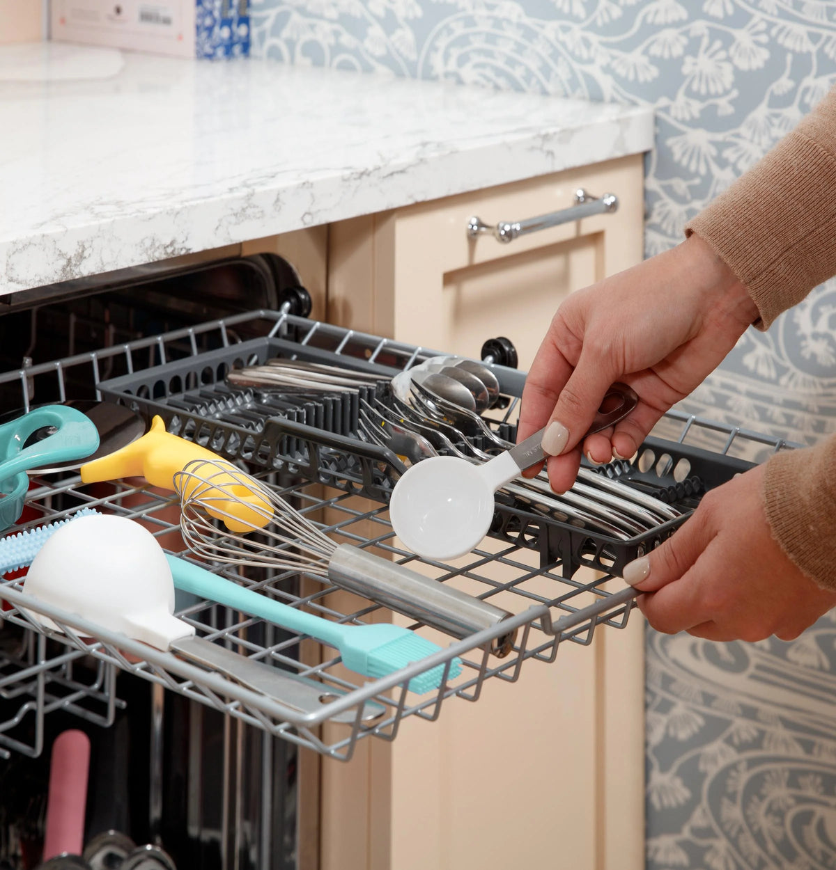 GE APPLIANCES GDP670SGVWW built in dishwasher