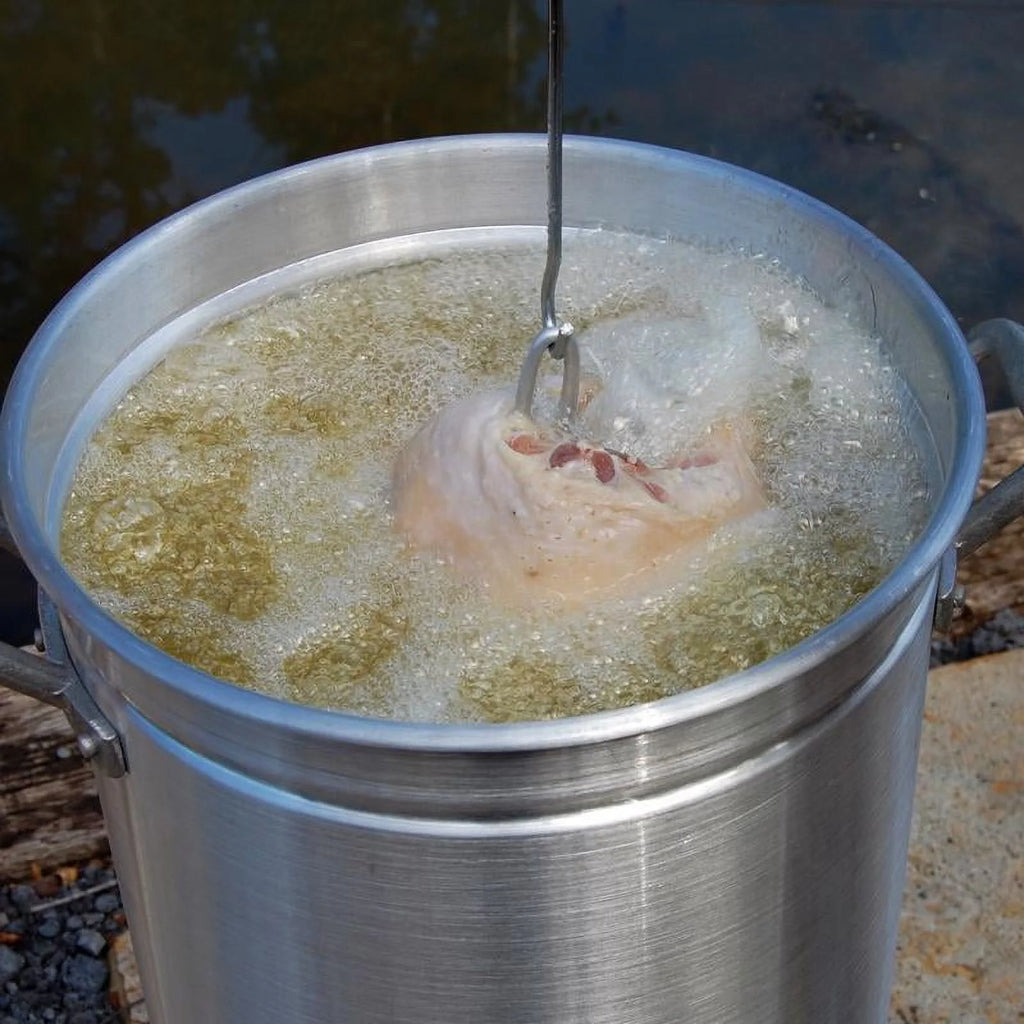 Bayou Classic 30 Qt. Outdoor Turkey Fryer Pot with Vented Lid 3025