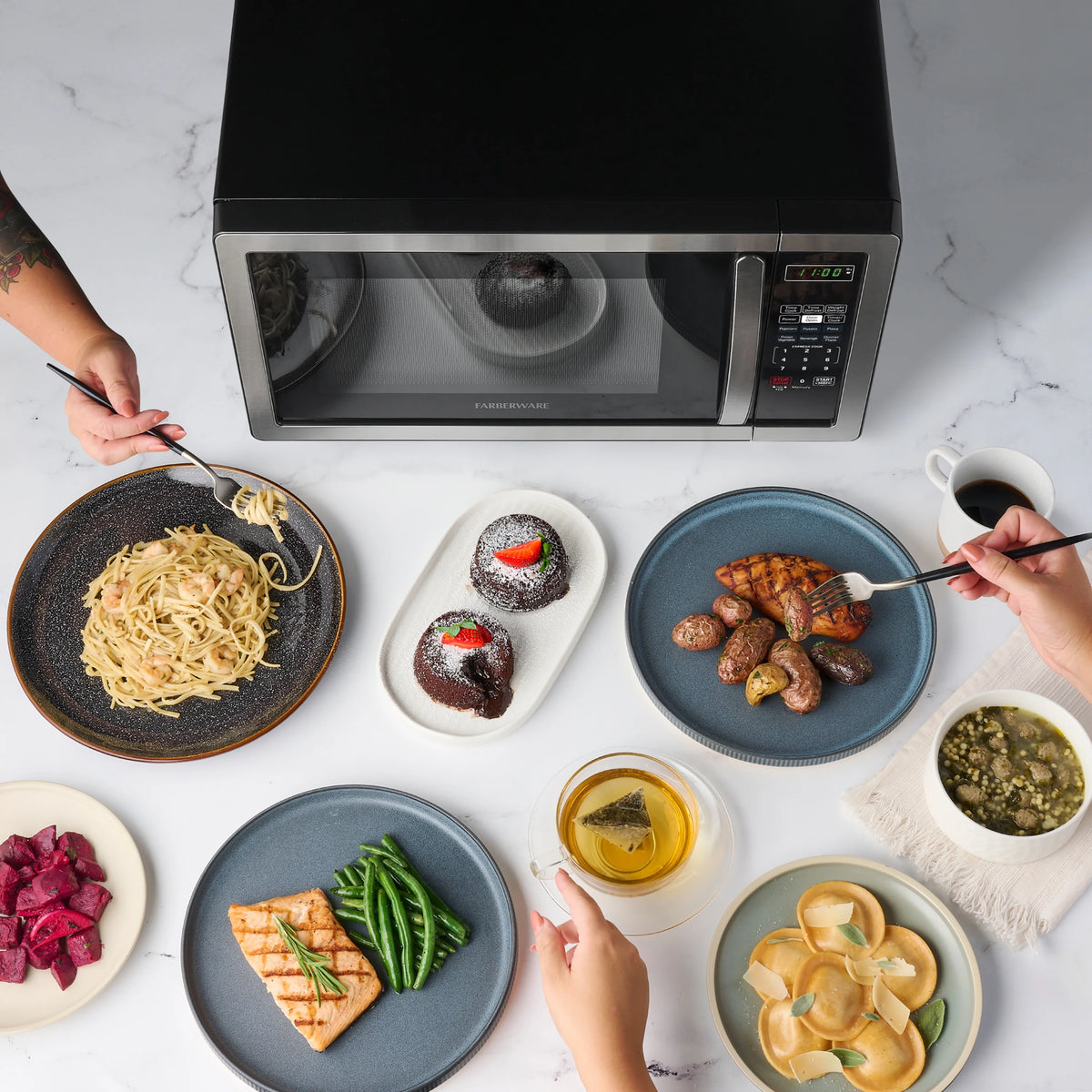 Farberware 1.1 Cu. Ft. 1000-Watt Compact Microwave Oven, Black