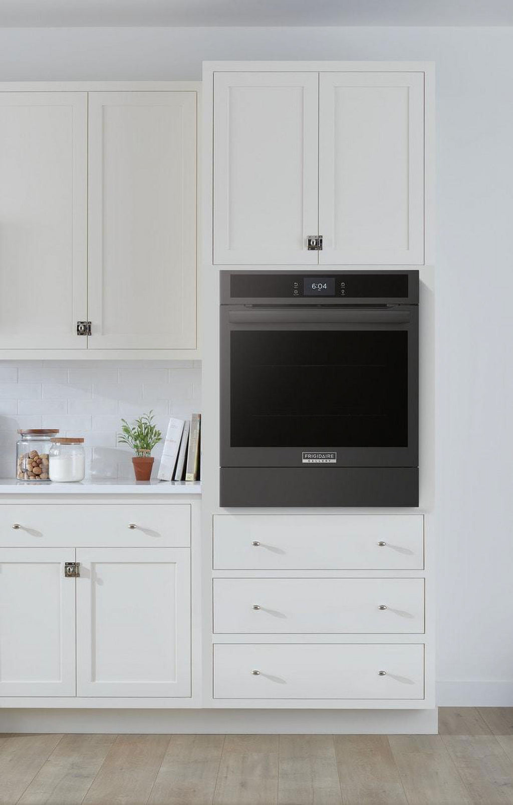 FRIGIDAIRE GCWS2438AB single wall electric oven