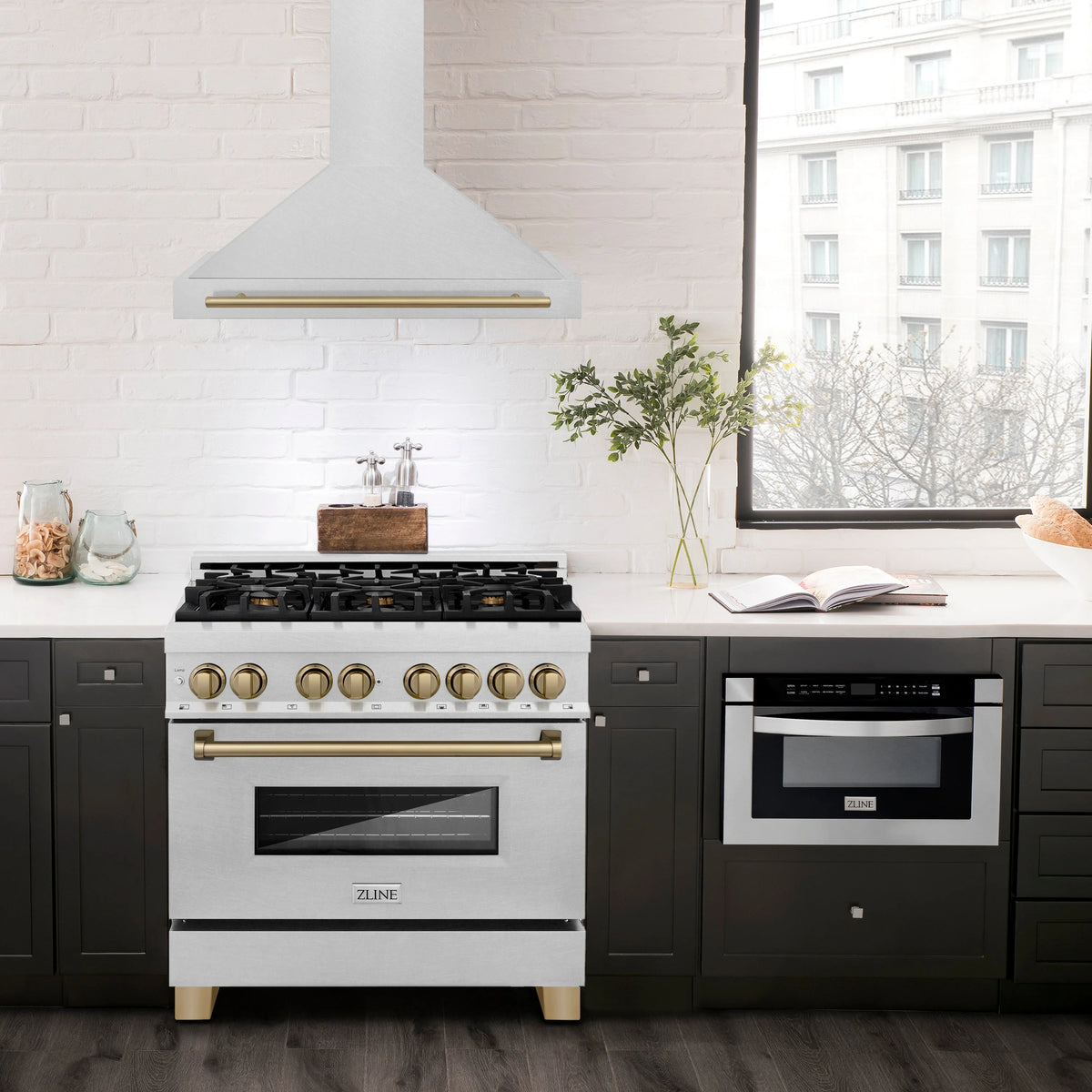 ZLINE 36 ZLINE Autograph Edition DuraSnow Stainless Steel Range Hood with DuraSnow and Gold Handle (KB4SNZ-36-G)