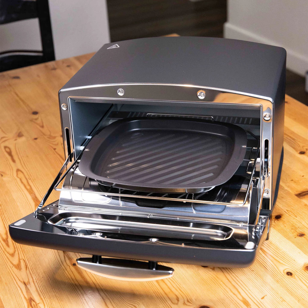 Sengoku SET-G16A(W) HeatMate Graphite Compact Countertop Toaster Oven with 4 Non-Stick Pans for Toasting and Baking, 120 Volt, Eggshell White