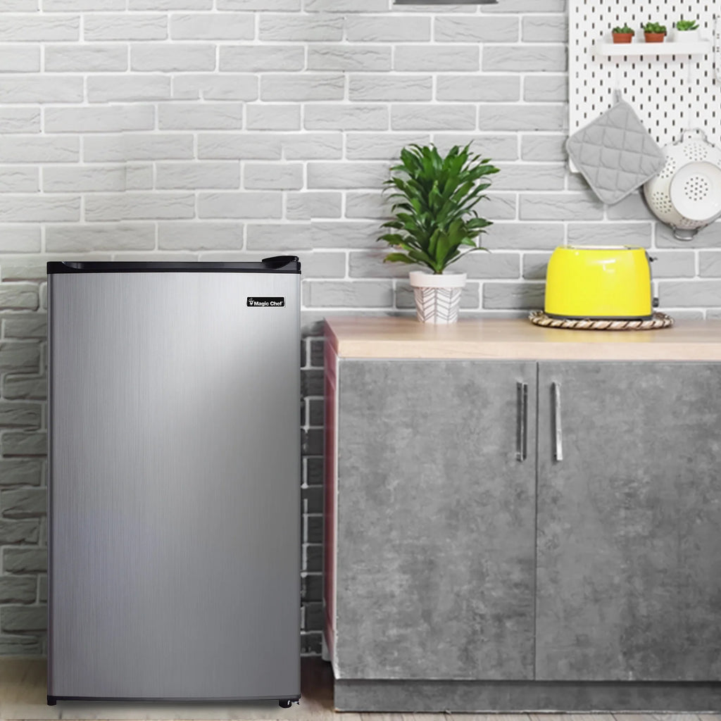 Magic Chef  New 18.5 inch Width 3.5 Cu. ft. Compact Refrigerator with  Single Door