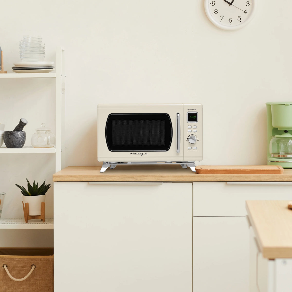 Nostalgia Mid-Century Retro 0.9 Cu. Ft. 900-Watt Microwave Oven, Black