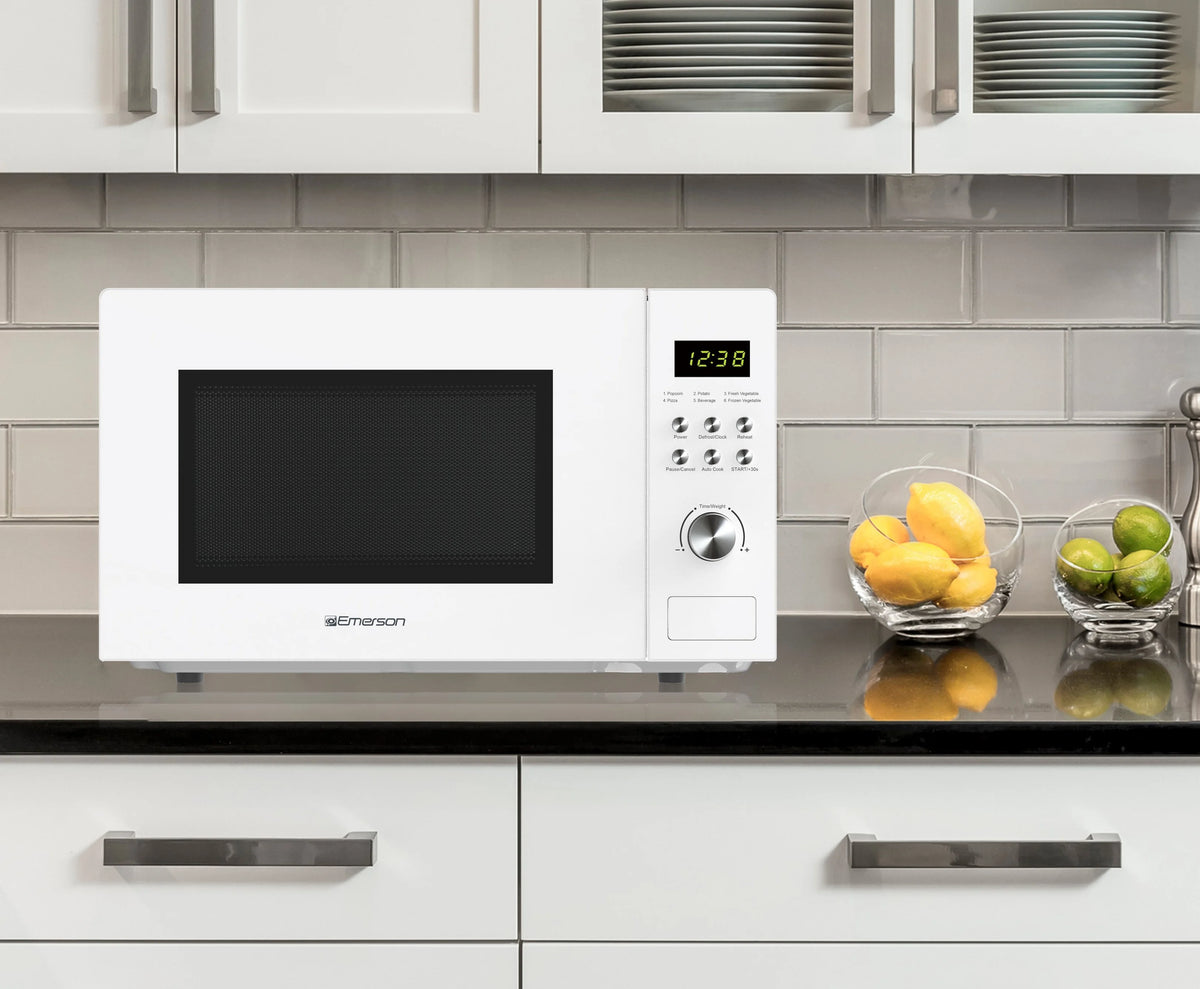 Emerson 1.1 Cu Ft, 1000W White Countertop Microwave Oven, MW1101W