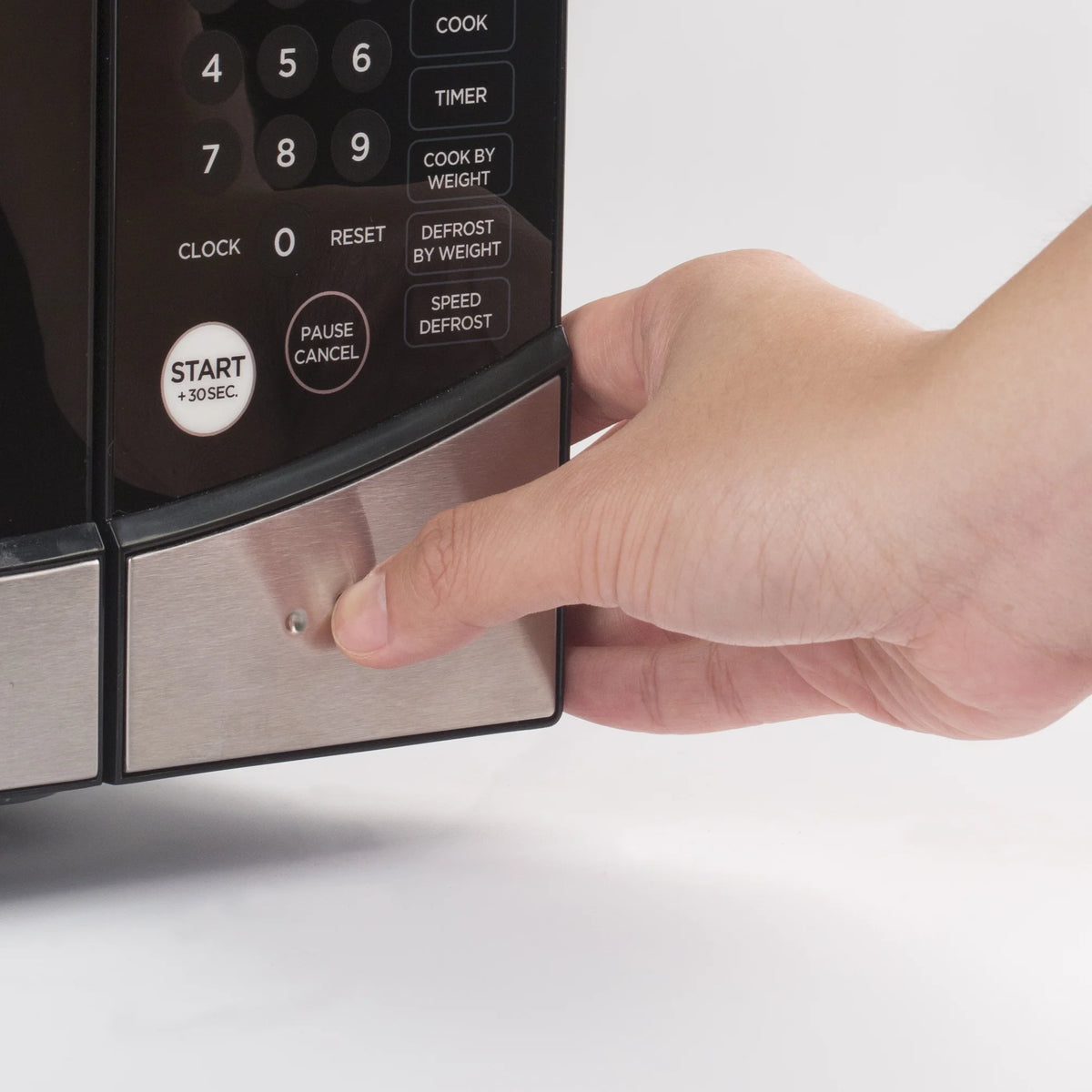 Commercial Chef 0.9 cu ft Counter Top Microwave, Black