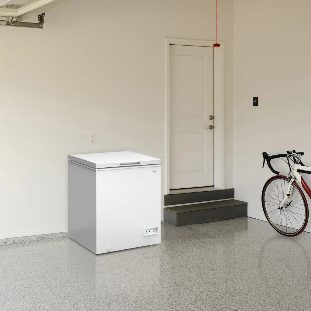 Avanti Garage Ready Chest Freezer, 5.0 Cu. ft. Capacity, in White (?CF5F0W)