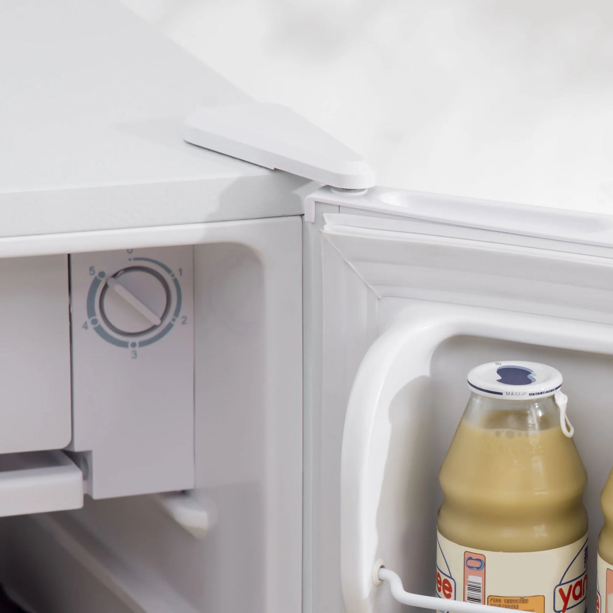 Harper & Bright Designs Double Door Mini Fridge with Freezer, 3.2 Cu.Ft Compact Refrigerator with Adjustable Shelf, Adjustable Thermostat and Reversible Door for Bedroom, Dorm, Home Office, White