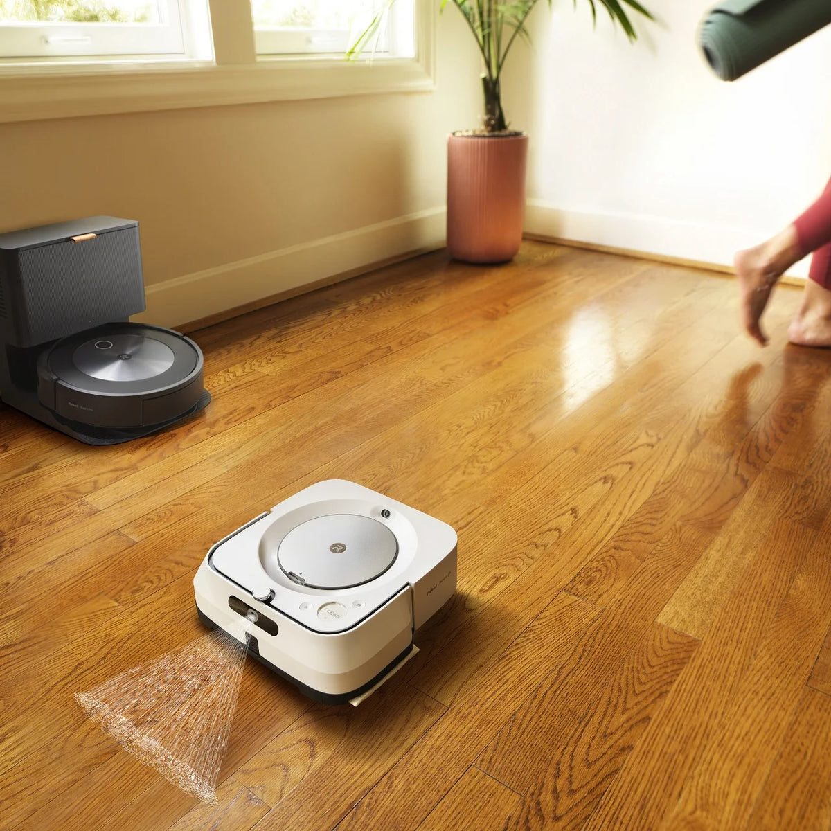 iRobot? Roomba? j7+ (7550) Self-Emptying Robot Vacuum Cleaner - Smart Mapping