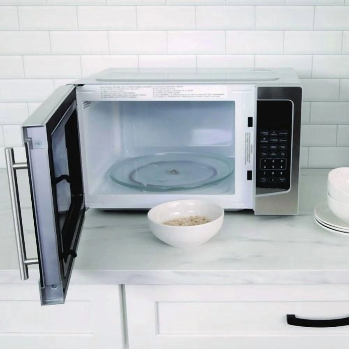 Avanti 1.1 cu. ft. Stainless Steel Microwave Oven, 1,000 W, Mirror-Finish