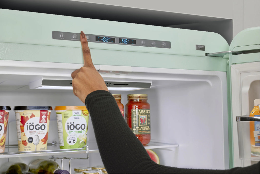 Unique Appliances Ugp-510L Ac Classic Retro 30" Wide 17.7 Cu. Ft. Energy Star Certified