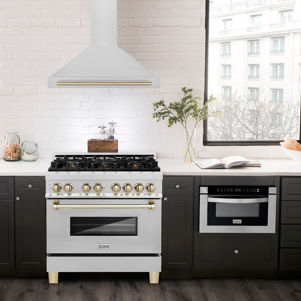 ZLINE 36 ZLINE Autograph Edition DuraSnow Stainless Steel Range Hood with DuraSnow and Gold Handle (KB4SNZ-36-G)