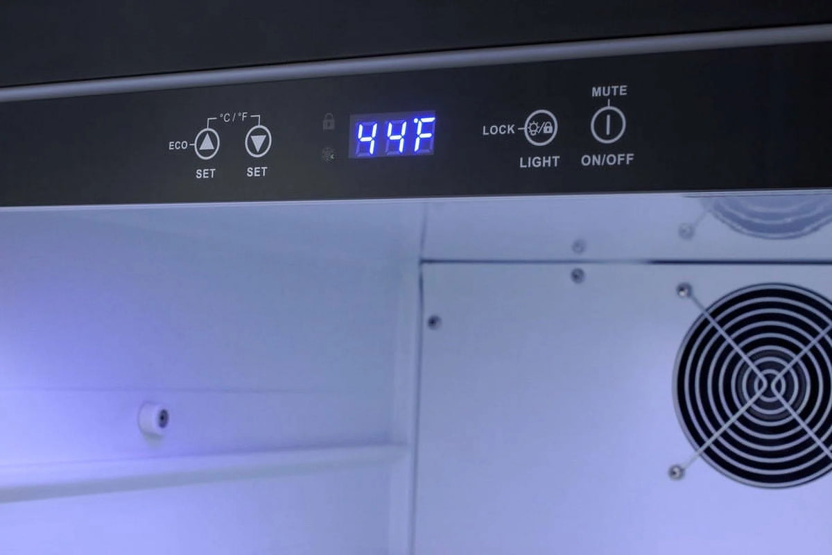SUMMIT AL55CSS compact refrigerator