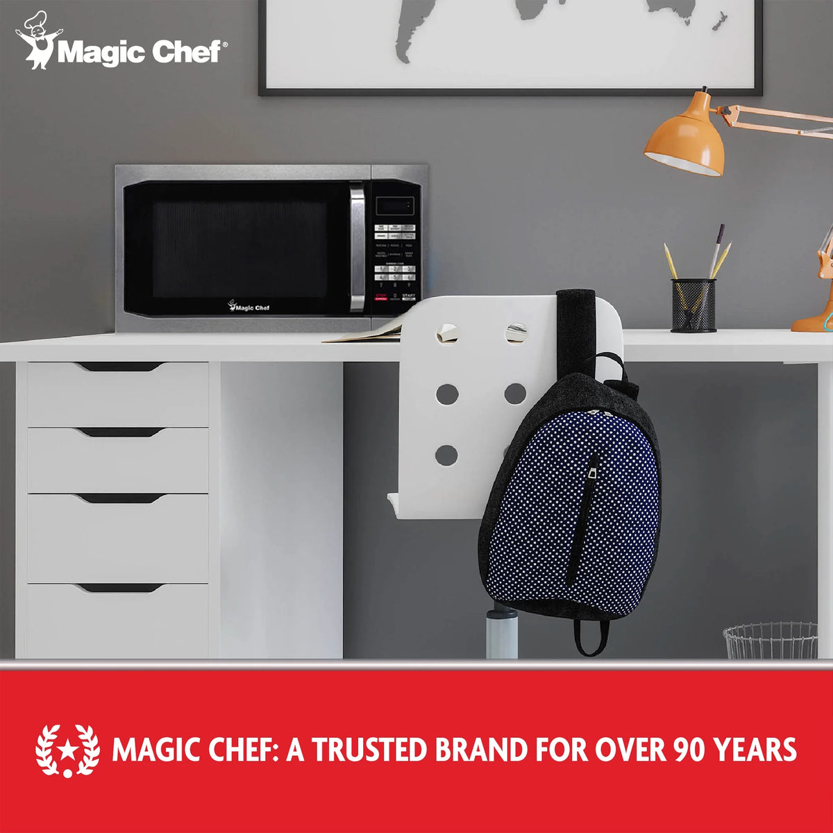 Magic Chef 1.6 Cu. ft. 1100W Countertop Microwave Oven with Push-Button Door in Black, New