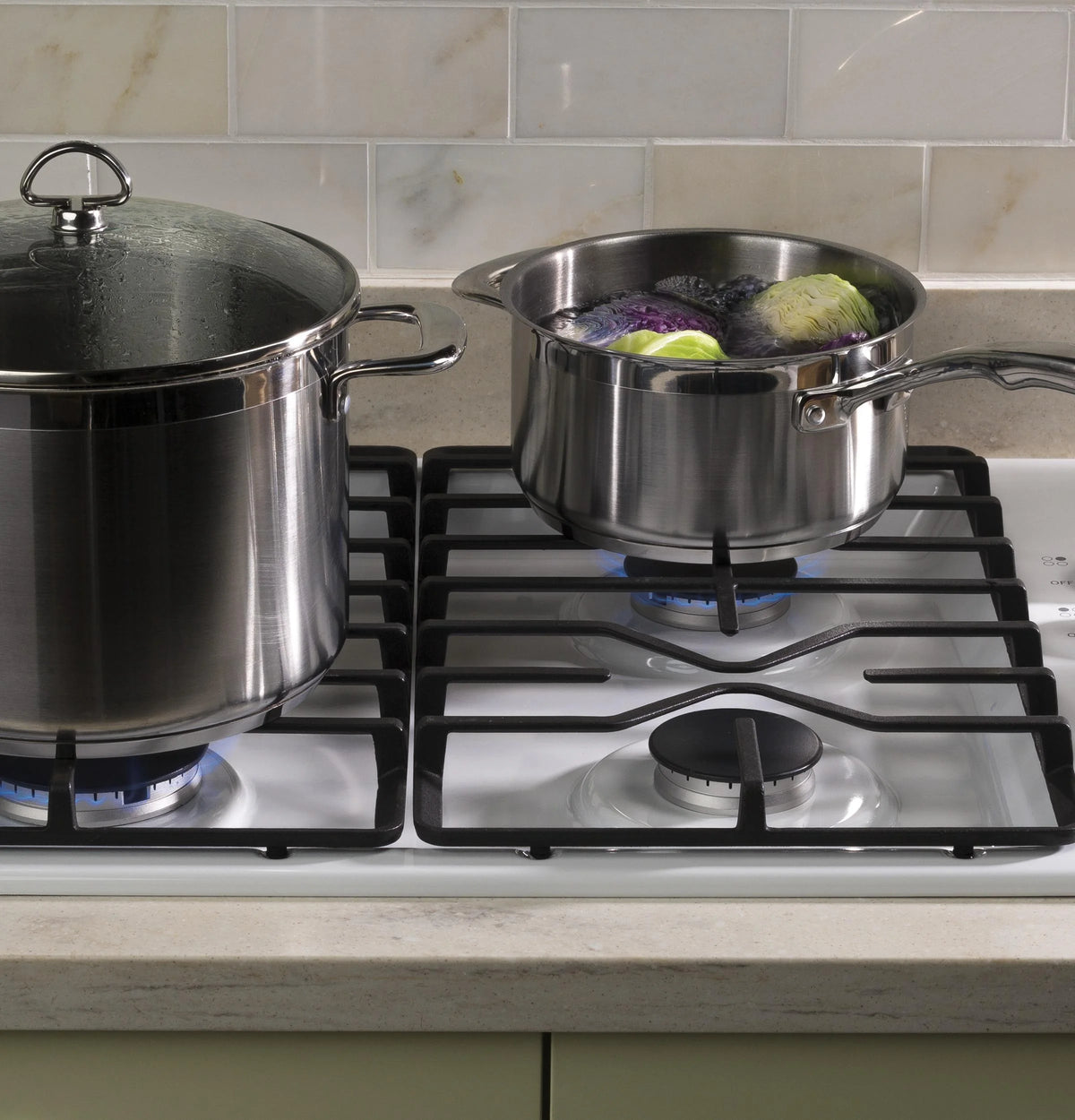 GE? Appliances 30" Built-In Gas Cooktop model JGP3030DLWW white 4 3/4 Hx 30 W x 21 D
