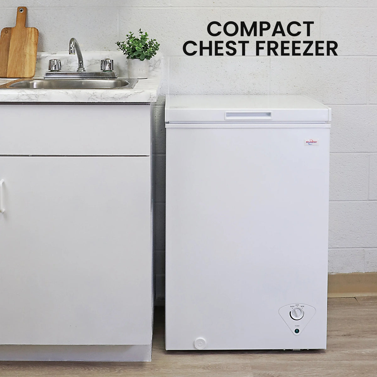Koolatron 3.5 cu ft Compact Chest Freezer 99L White Manual Defrost Deep Freeze Storage Basket Space-Saving Flat Back