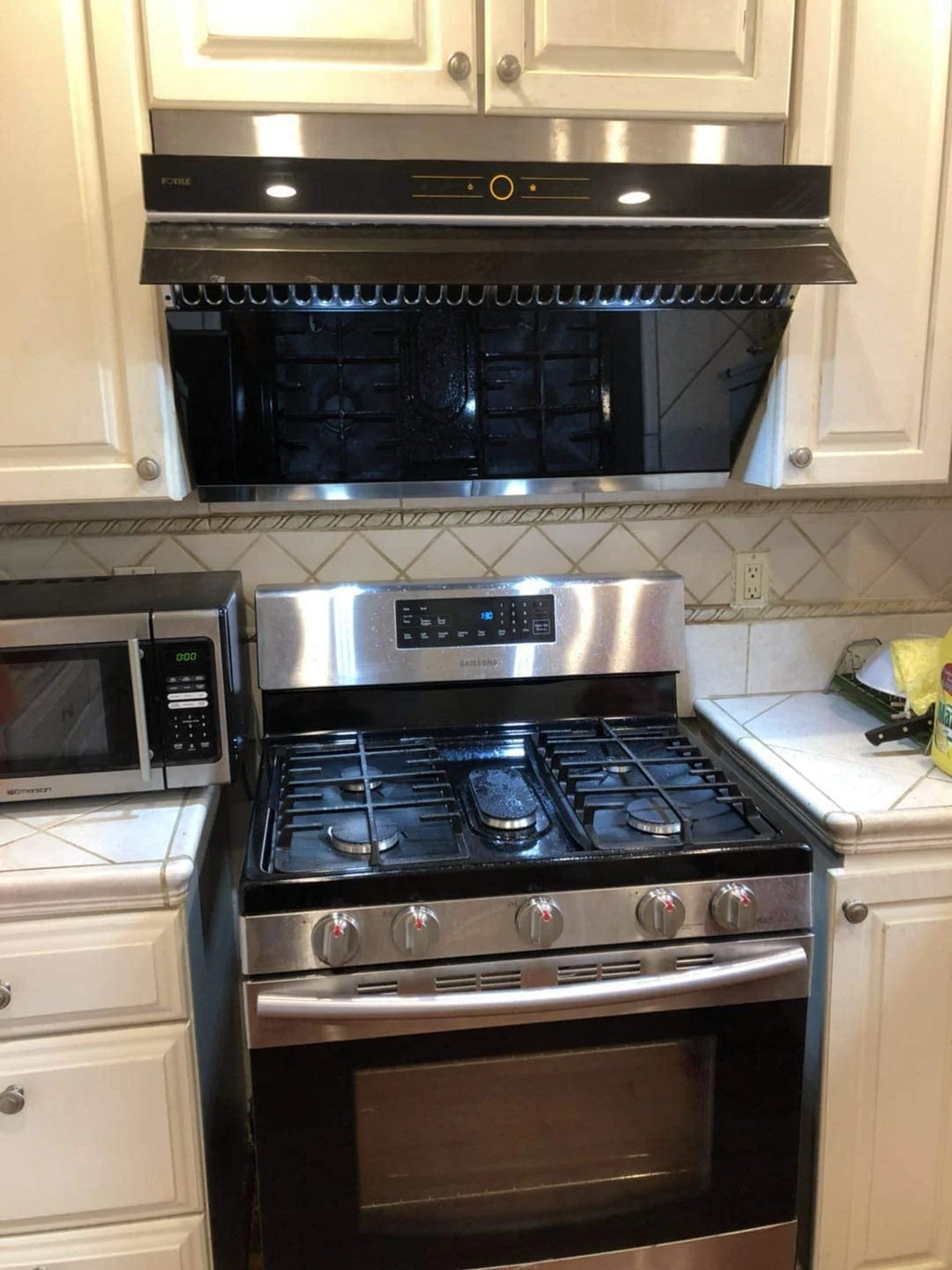 FOTILE JQG9001 Slant Vent Series 36" 850 CFM Under Cabinet or Wall Mount Range Hood with 2 LED lights and Touchscreen in Onyx Black Tempered Glass