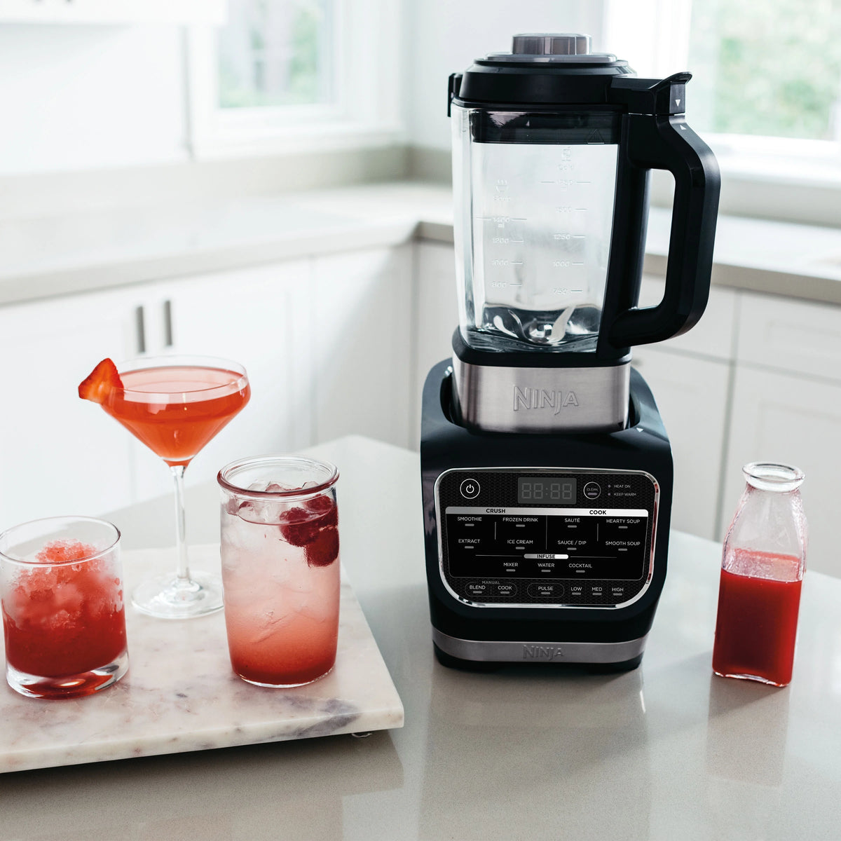 Ninja Foody Cold & Hot Cook Hot Soups, Sauces and Dips Blender with 1400 Peak Watts to Crush Frozen Drinks & Smoothies Nonstick Glass Pitcher (HB152), 64 oz, Black