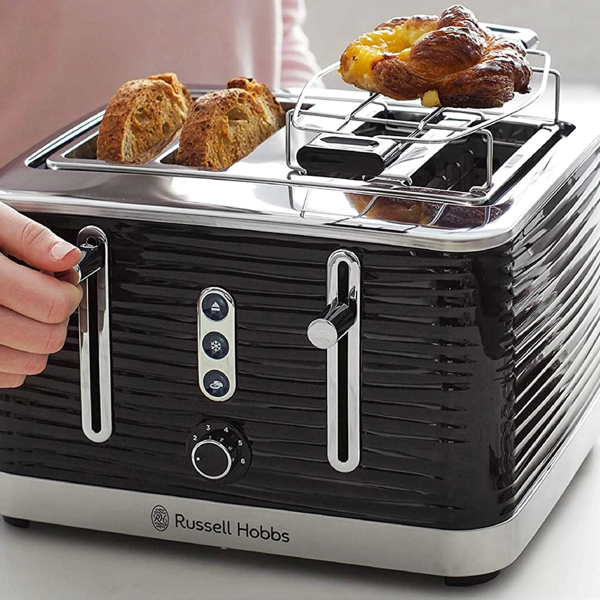 Russell Hobbs  Old School 4 Slice Toaster in Black