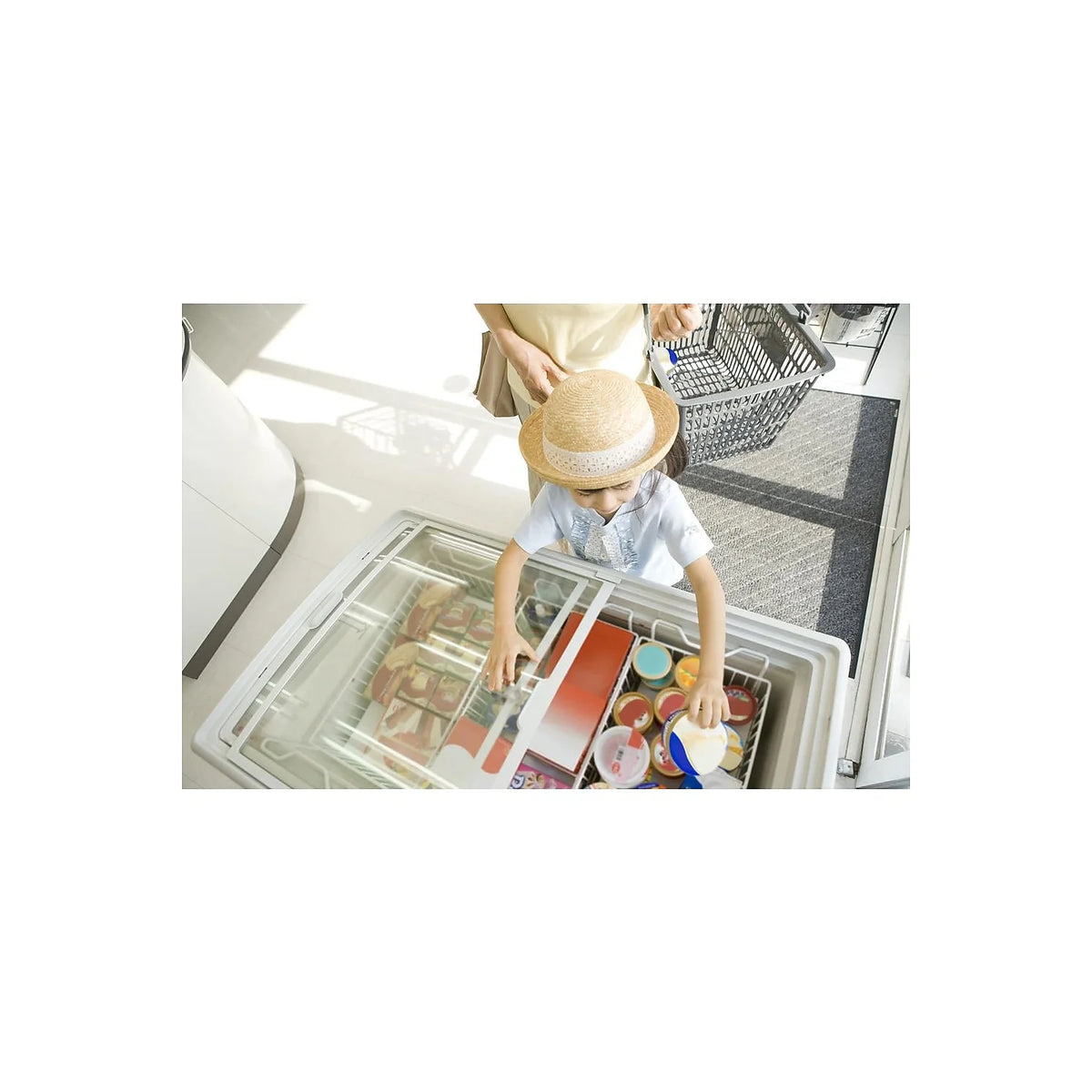 Premium Levella 7.4 cu. ft. Curved Glass Top Chest Freezer White (PFR740G)