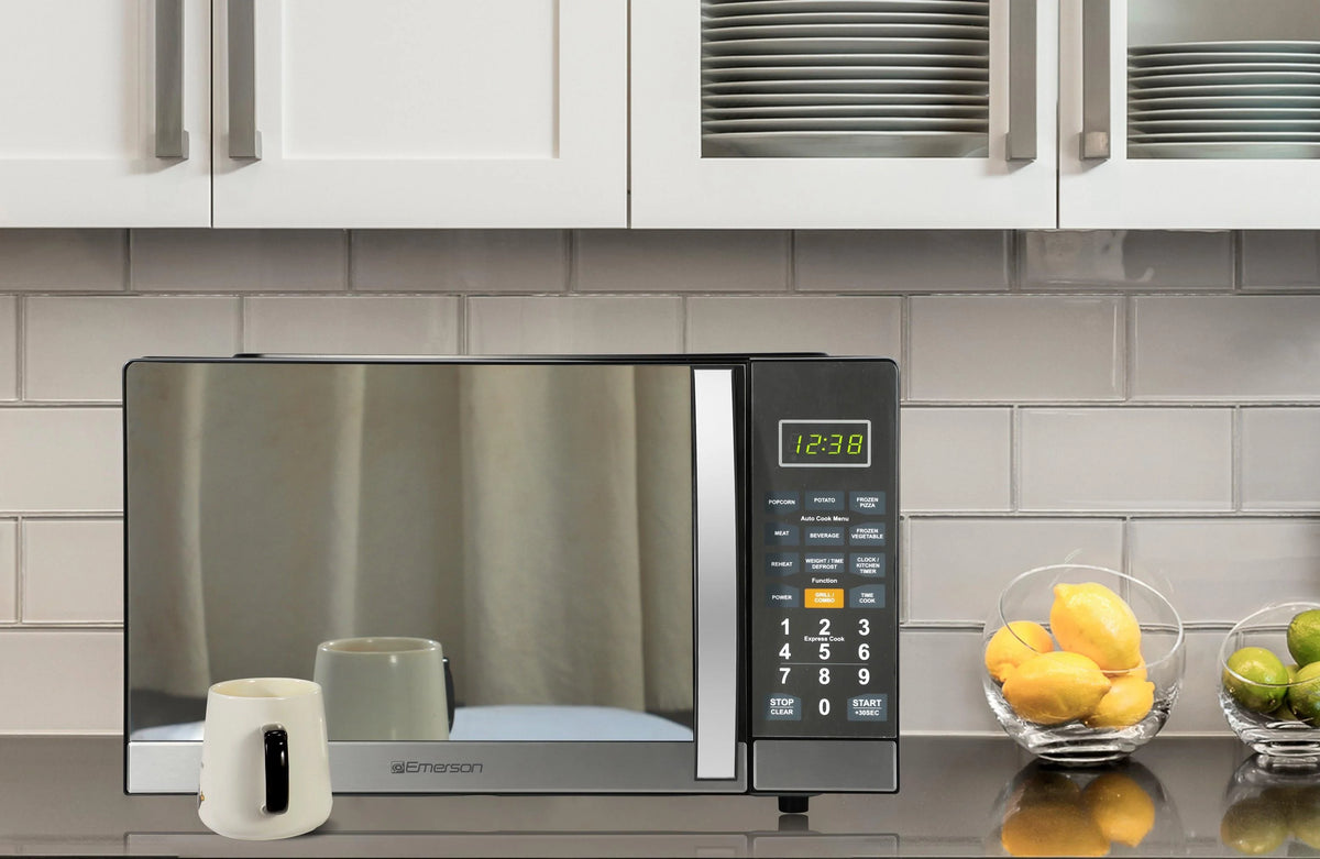 Emerson 1.1 Cu Ft, 1100W Mirror Finish Countertop Microwave Oven with Grill, MWG1191SB