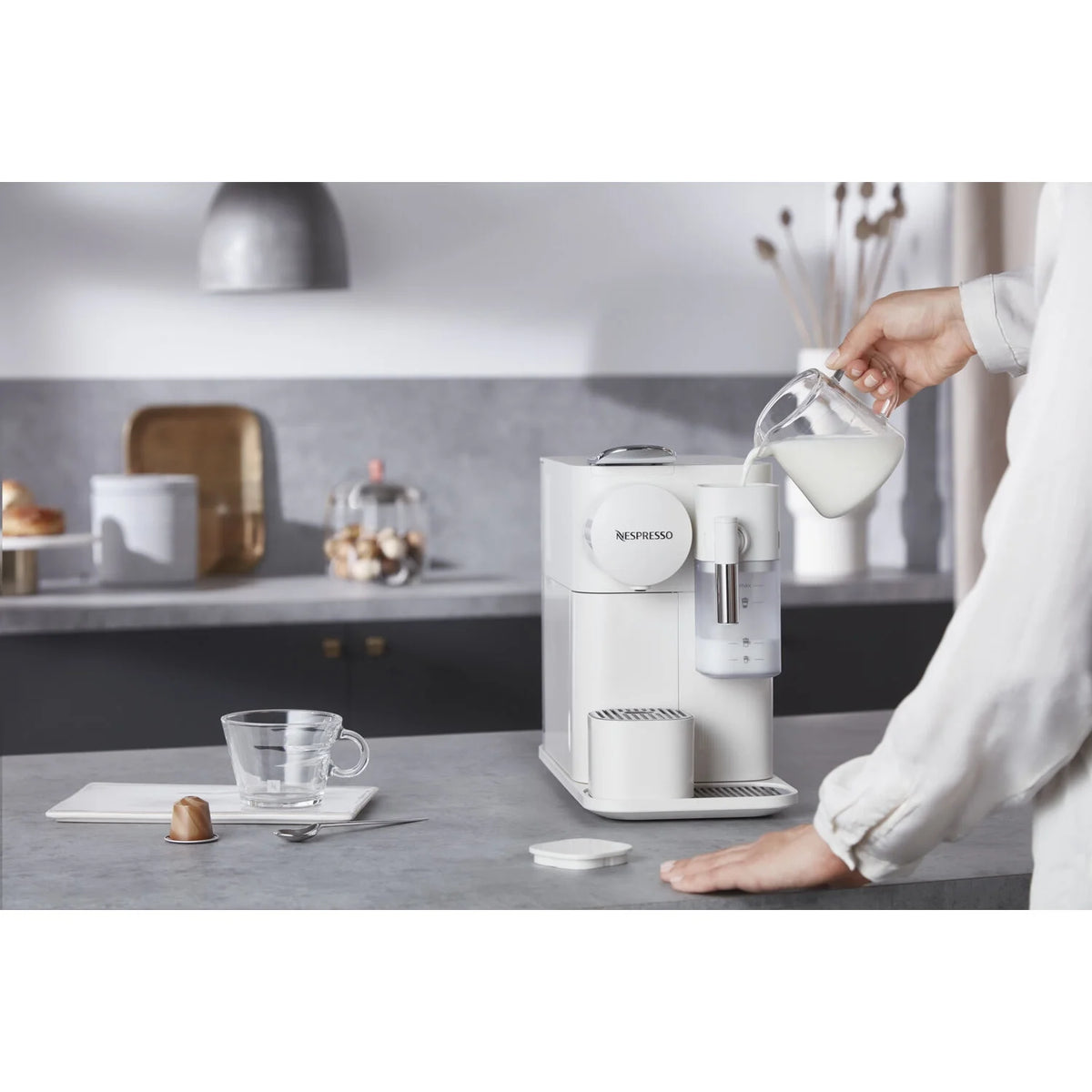 Nespresso by De'Longhi 19 Bar, Espresso & Coffee Machine