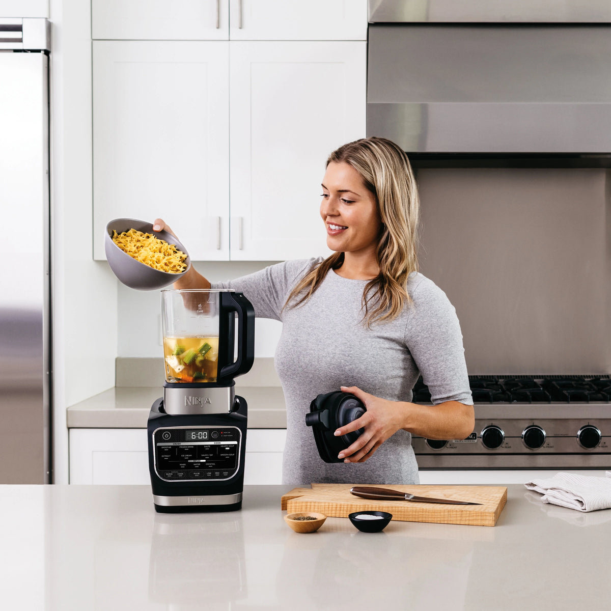 Ninja Foody Cold & Hot Cook Hot Soups, Sauces and Dips Blender with 1400 Peak Watts to Crush Frozen Drinks & Smoothies Nonstick Glass Pitcher (HB152), 64 oz, Black