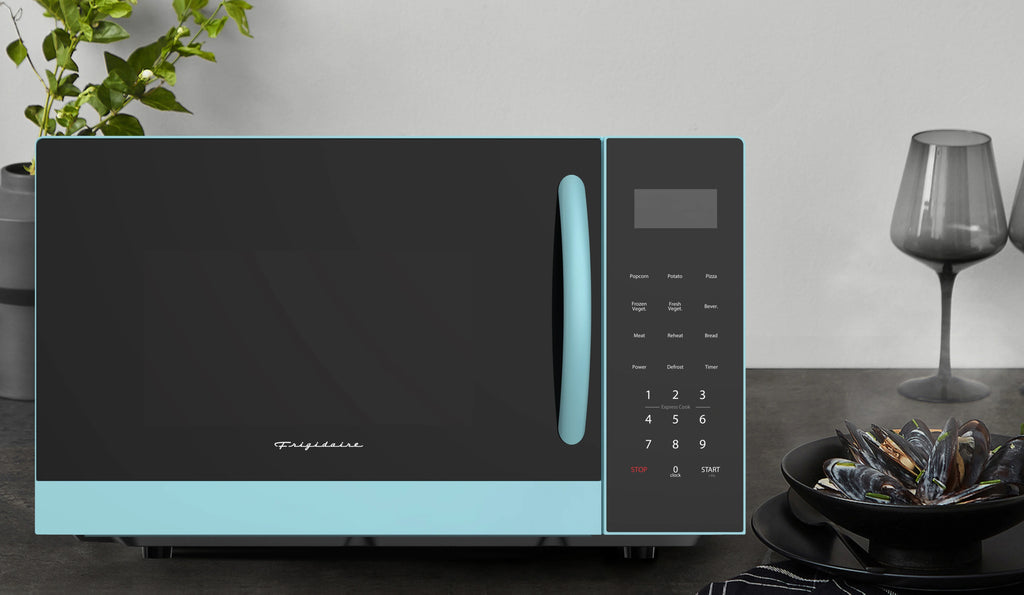 Frigidaire 0.9 cu ft Countertop Microwave Ovens in Black, EMW953