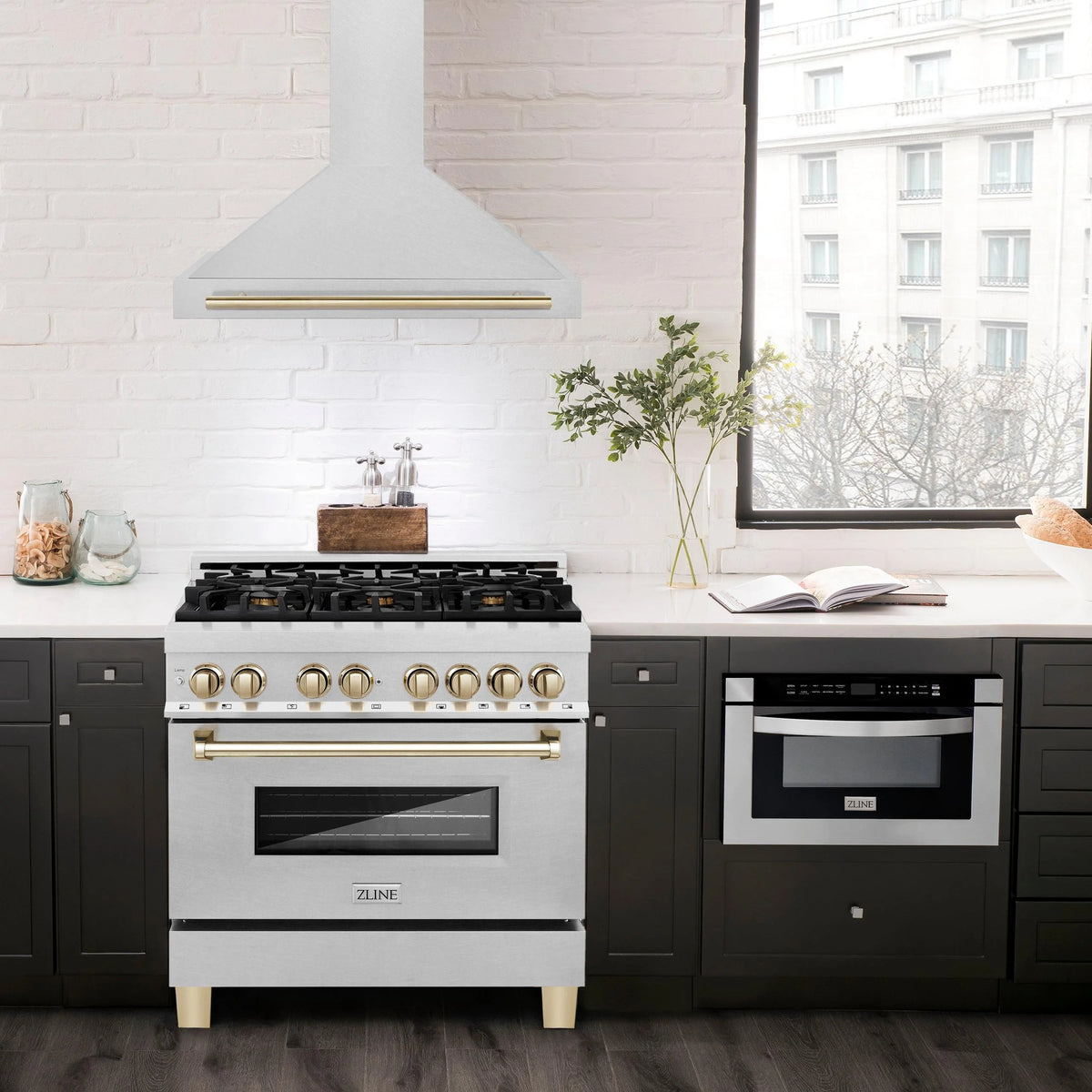 ZLINE 36 ZLINE Autograph Edition DuraSnow Stainless Steel Range Hood with DuraSnow and Gold Handle (KB4SNZ-36-G)
