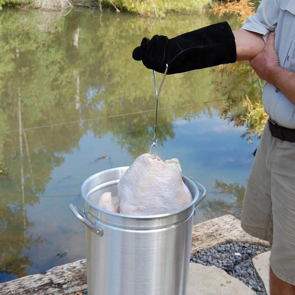 Bayou Classic 30 Qt. Outdoor Turkey Fryer Pot with Vented Lid 3025
