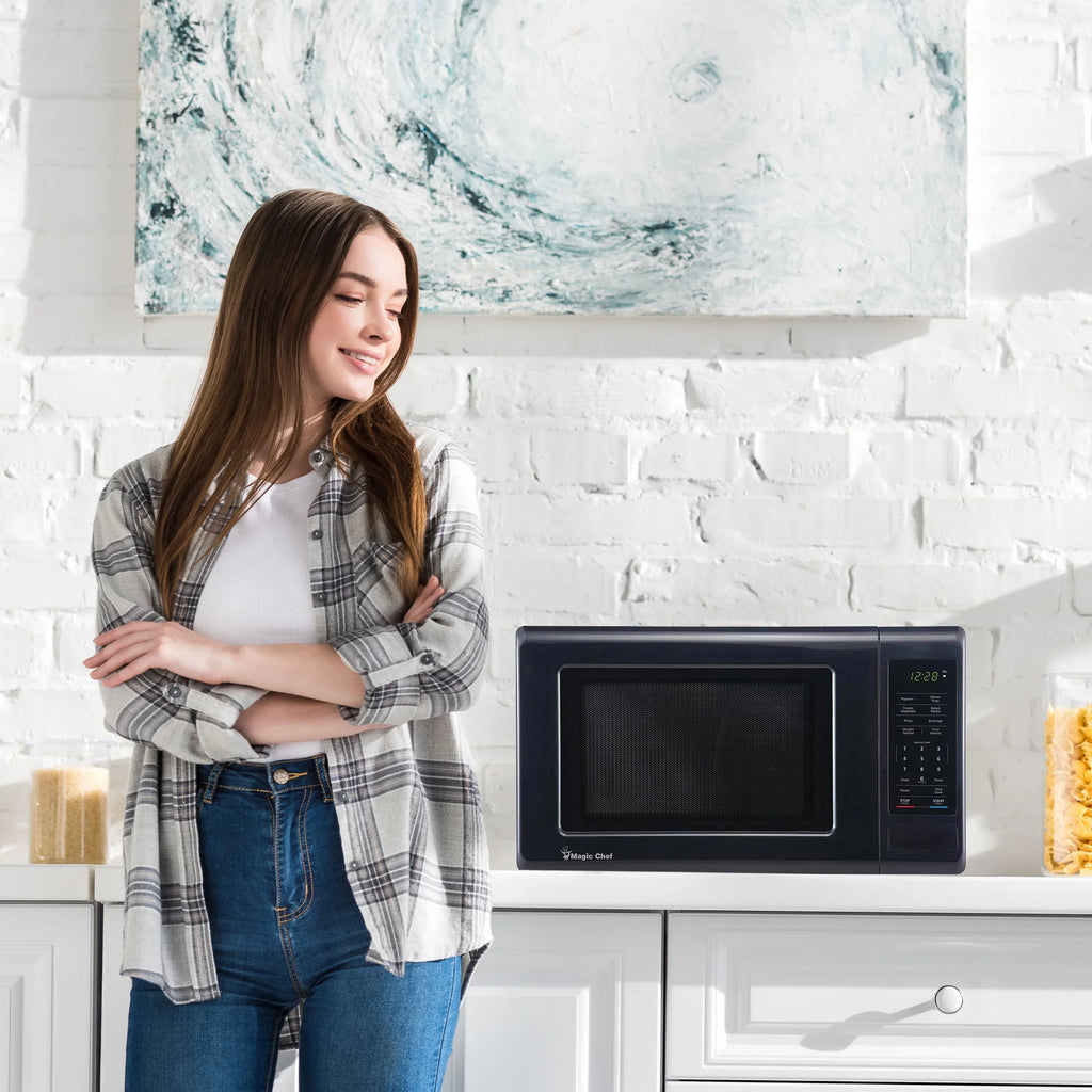 Magic Chef 0.9 cu ft Countertop Microwave Oven in Black