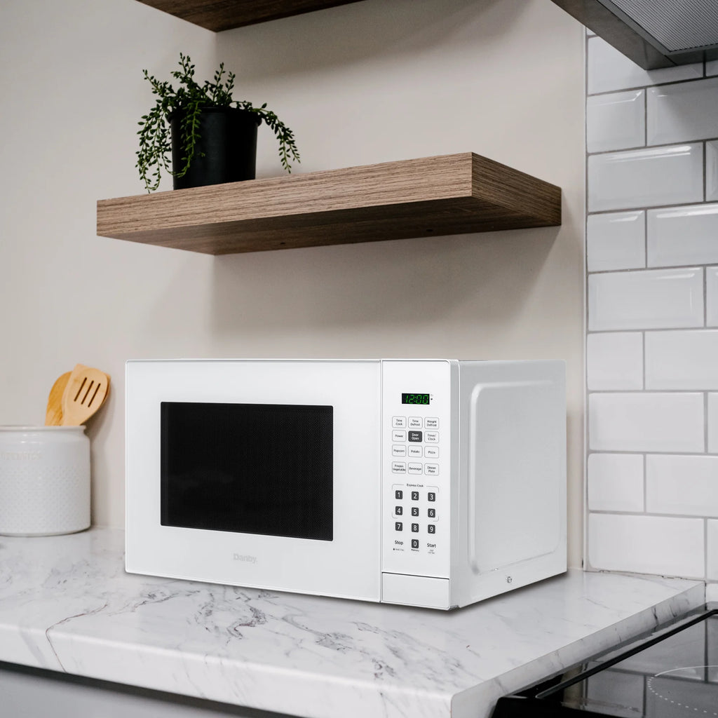 Danby 0.9 cu. ft. Countertop Microwave in White (DBMW0921BWW)