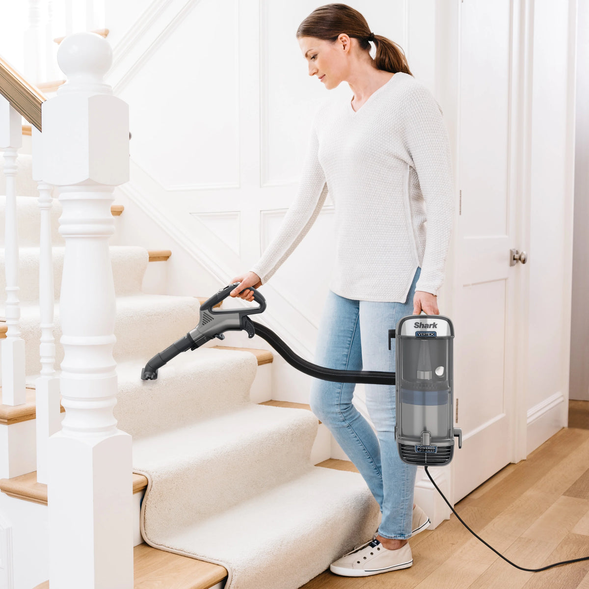 Shark? Vertex DuoClean? PowerFin Upright Vacuum Powered Lift-Away?, Self-Cleaning Brushroll, AZ2000