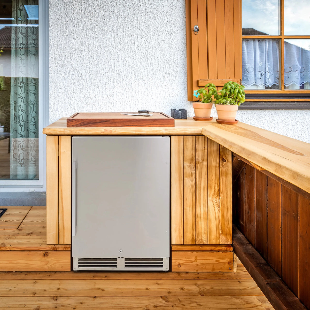 Avanti ELITE Series Commercial Outdoor Refrigerator, 5.4 cu. ft., in Stainless Steel (OR543U3S)