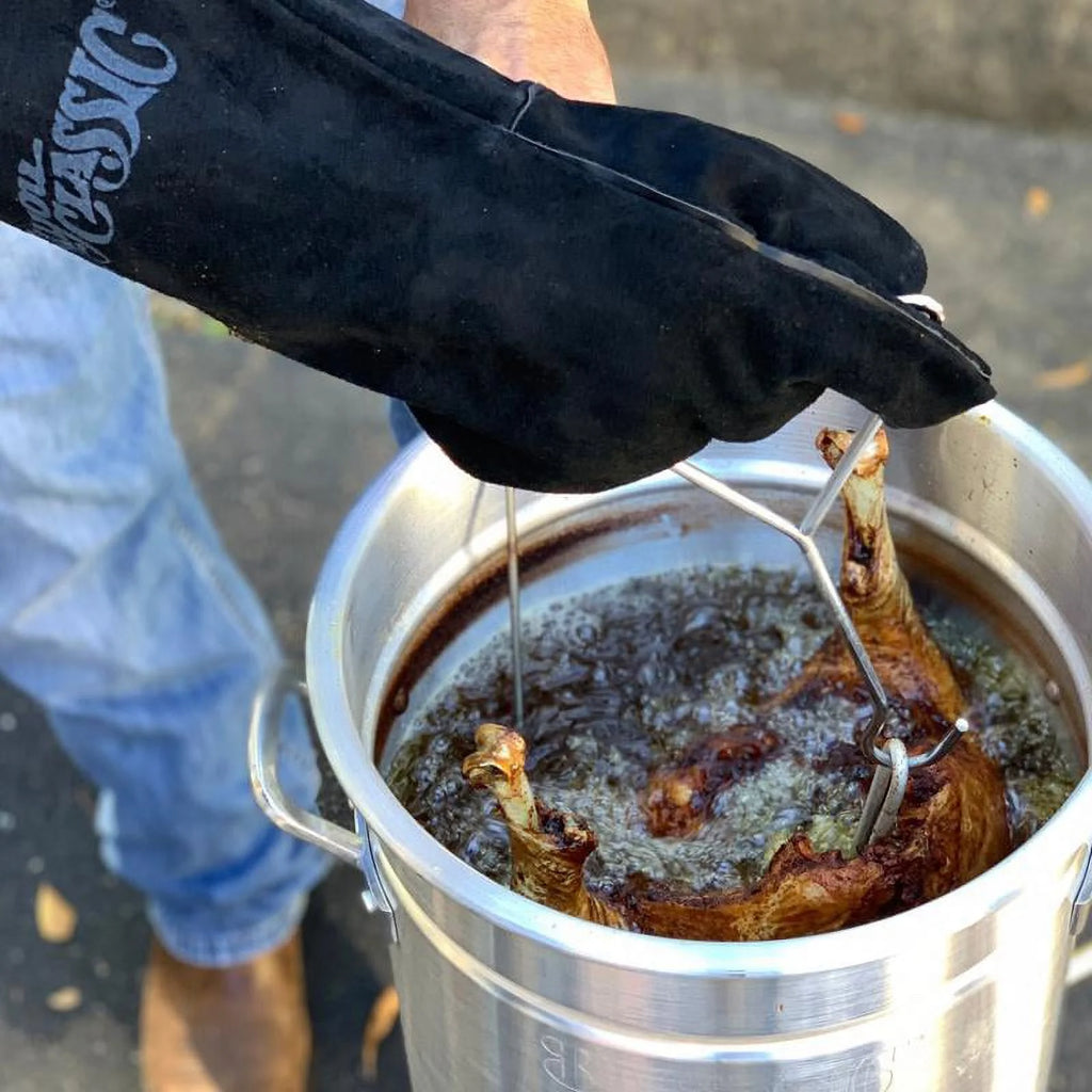 Bayou Classic 30 Qt. Outdoor Turkey Fryer Pot with Vented Lid 3025