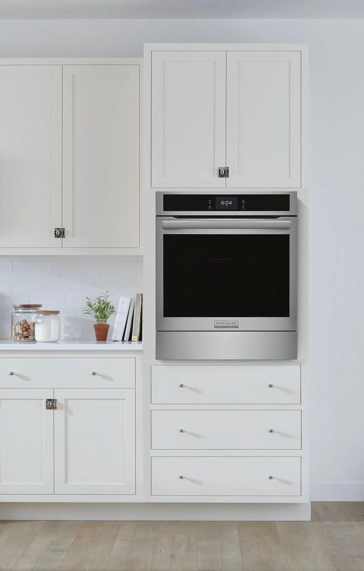 FRIGIDAIRE GCWS2438AF single wall electric oven