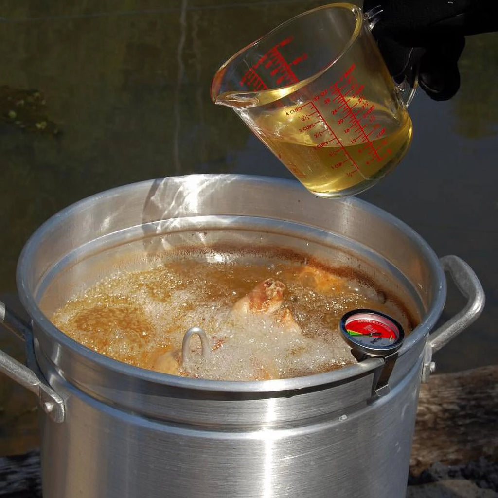 Bayou Classic 30 Qt. Outdoor Turkey Fryer Pot with Vented Lid 3025
