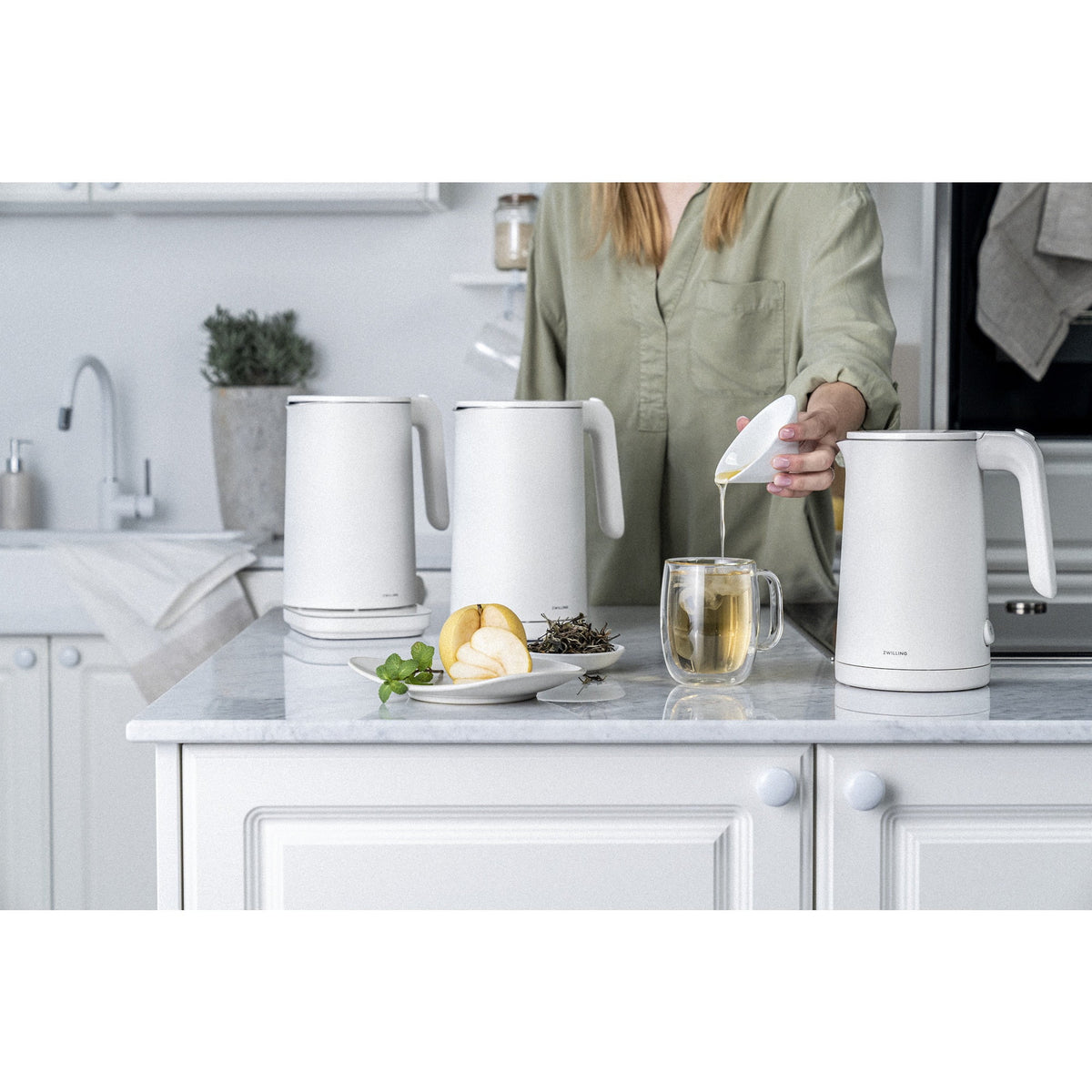 ZWILLING Enfinigy Cool Touch 1-Liter Electric Kettle, Cordless Tea Kettle & Hot Water - Black