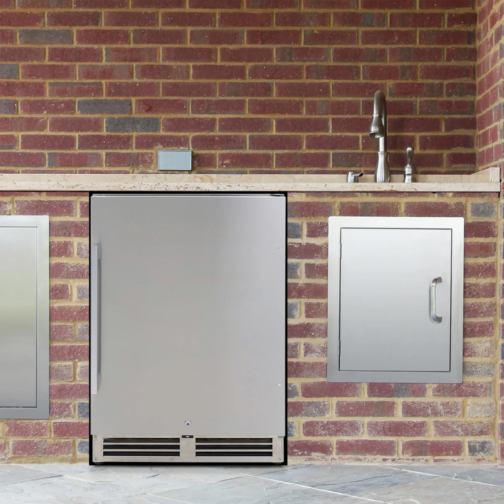 Avanti ELITE Series Commercial Outdoor Refrigerator, 5.4 cu. ft., in Stainless Steel (OR543U3S)