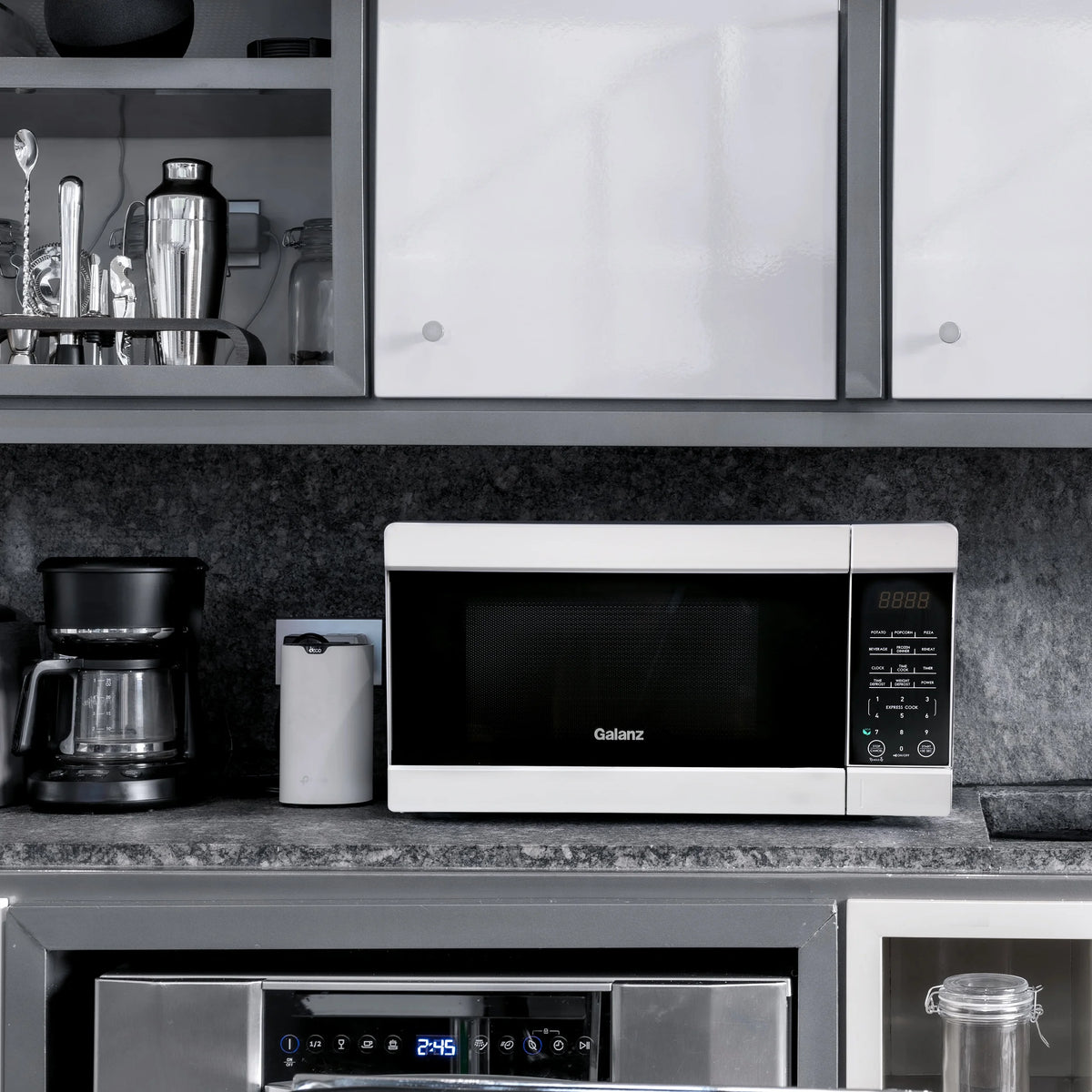 Galanz 1.1 cu ft 1000W Countertop Microwave Oven in White with One Touch Express Cooking