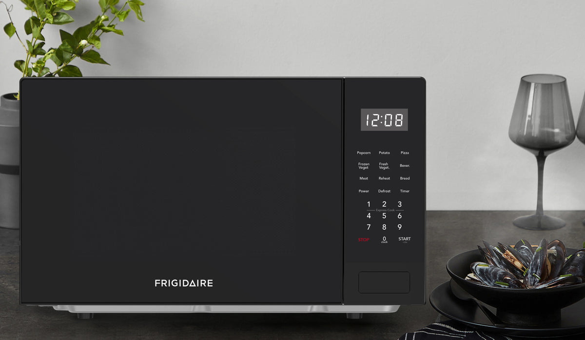 Frigidaire 0.9 cu ft Countertop Microwave Ovens in Black, EMW953